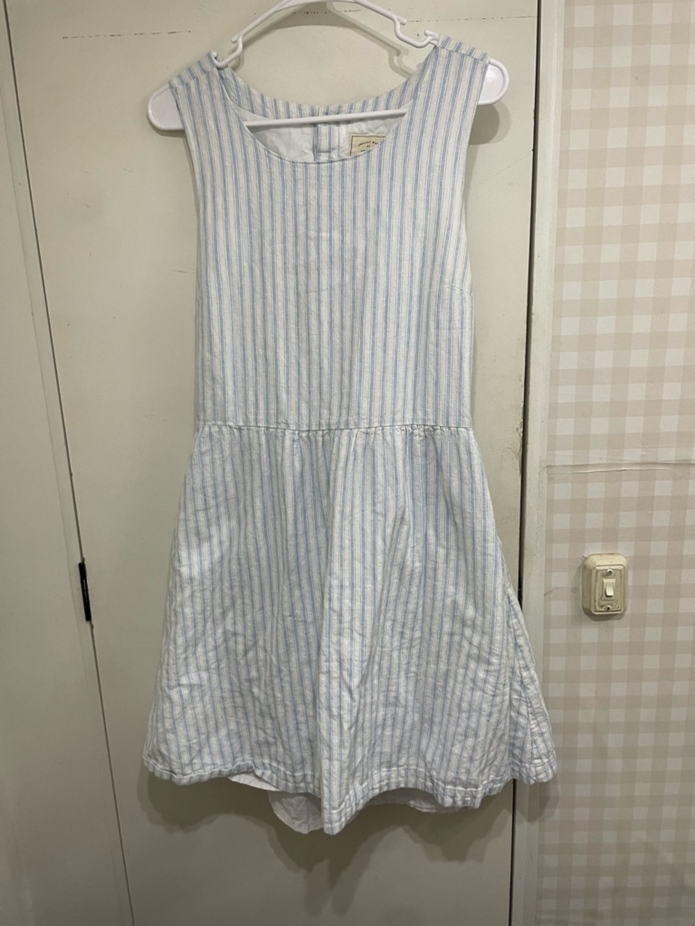 Hope & Henry linen organic cotton striped dress peekaboo hole 10 summer